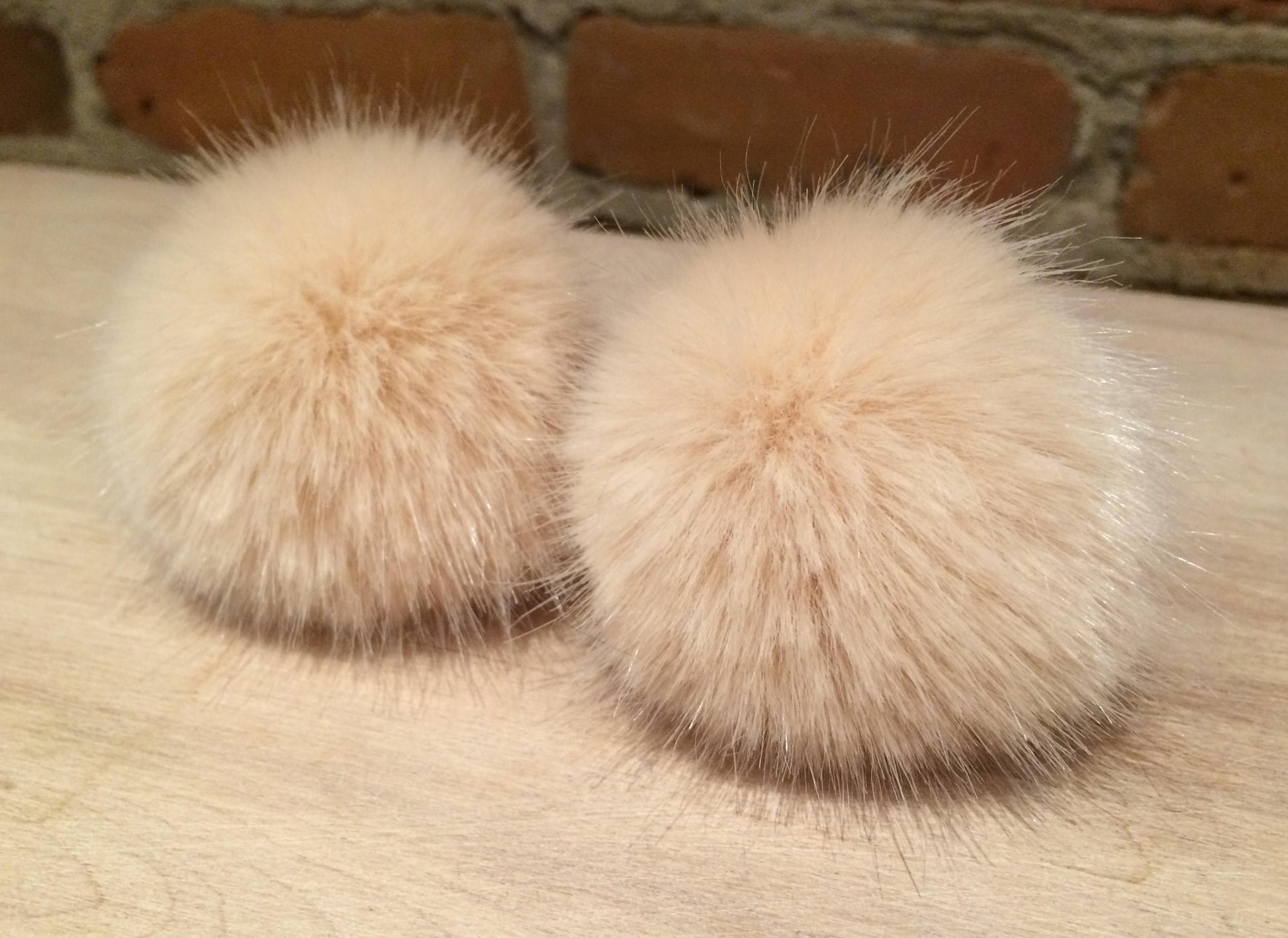 Baby Hat Pom, Faux Fur Pom Pom, 2.5 Inch Creamy Peach Faux Mink Fur Hat Bobble for Childs Knit, Fake Fur Pom, Vegan Pom, Detachable Fur Ball, ellevintage.com